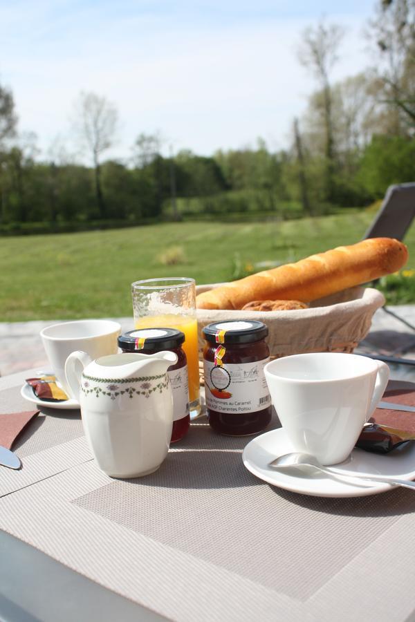 La Chaumiere Bed & Breakfast Louvignies-Quesnoy Eksteriør bilde